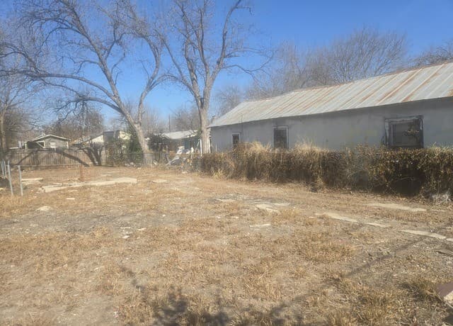 rental at 1533 Flanders in San Antonio, TX — photo 4