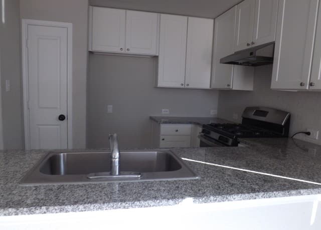 3-bedroom rental at 738 Ambush Ridge in San Antonio, TX — photo 2
