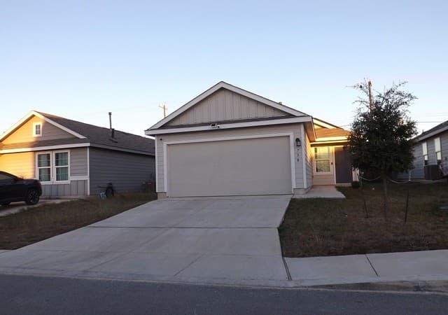3-bedroom rental at 738 Ambush Ridge in San Antonio, TX — photo 4