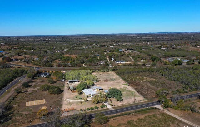 5-bedroom rental at 16851 Griffin Rd #2 in Atascosa, TX — photo 3