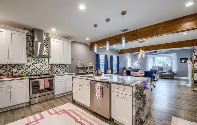 3-bedroom rental at 1002 French Place in San Antonio, TX — photo 1
