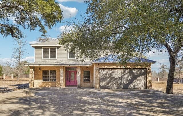 5-bedroom rental at 301 County Road 6862 in Natalia, TX — photo 5