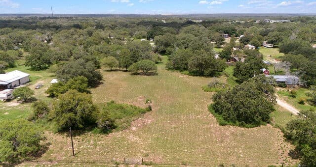 rental at 271 Hermosa in Poteet, TX — photo 2