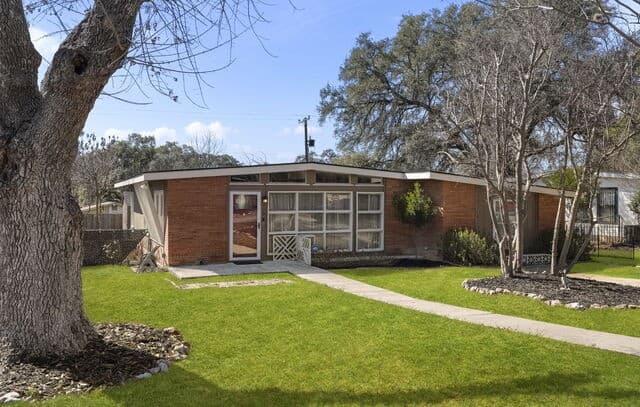 3-bedroom rental at 106 Bella Vista Drive in San Antonio, TX — photo 1