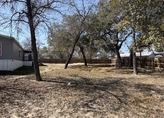5-bedroom rental at 4811 Treebark Ln in Elmendorf, TX — photo 5