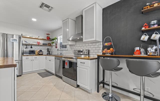 2-bedroom rental at 165 W Rampart Dr Unit 701 in San Antonio, TX — photo 3