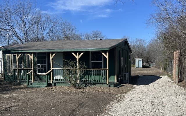 2-bedroom rental at 715 W Gerald in San Antonio, TX — photo 2