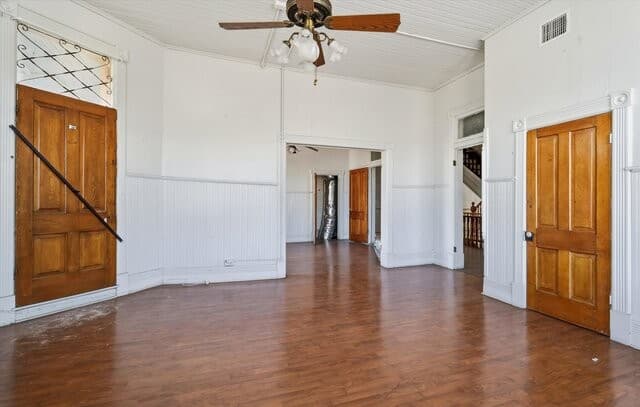 11-bedroom rental at 802 Kentucky Ave in San Antonio, TX — photo 5
