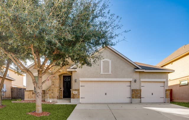 3-bedroom rental at 8127 Lovela in San Antonio, TX — photo 1