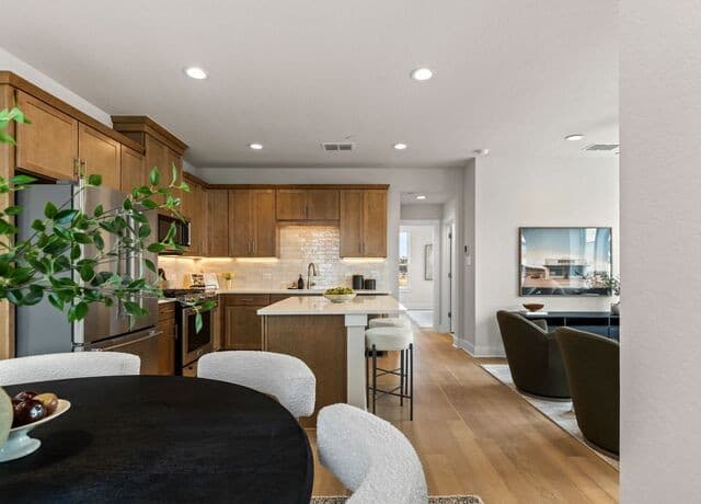 3-bedroom rental at 543 McMonigal Place Unit BLDG. 3 in San Antonio, TX — photo 2