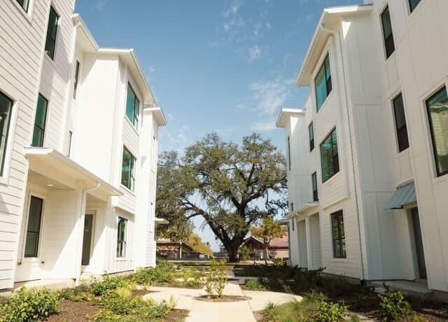 3-bedroom rental at 543 McMonigal Place Unit BLDG. 3 in San Antonio, TX — photo 3