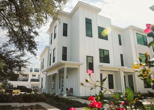 3-bedroom rental at 543 McMonigal Place Unit BLDG. 3 in San Antonio, TX — photo 5