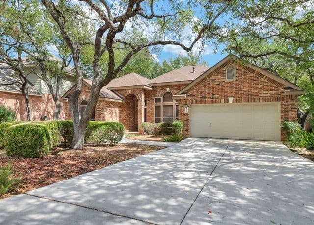3-bedroom rental at 26 Silverhorn Drive in San Antonio, TX — photo 2