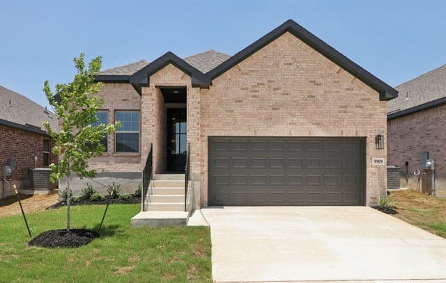3-bedroom rental at 9909 Paladin Ridge in San Antonio, TX — photo 3