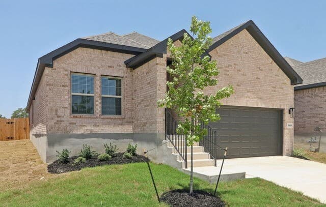 3-bedroom rental at 9909 Paladin Ridge in San Antonio, TX — photo 4