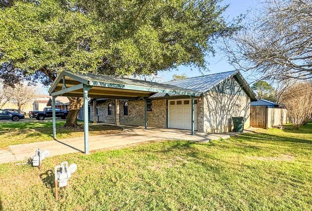 1-bedroom rental at 221 Fm 1107 in Stockdale, TX — photo 5