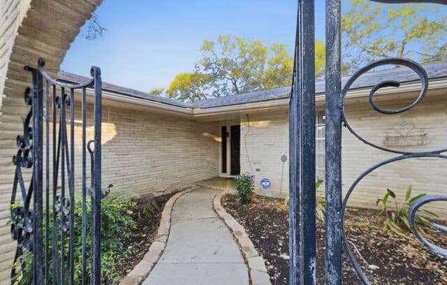 3-bedroom rental at 103 Castleoaks in Castle Hills, TX — photo 4