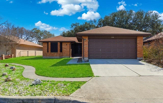 3-bedroom rental at 1300 Cyrus McCormick in Schertz, TX — photo 2