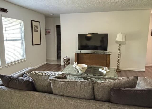 3-bedroom rental at 7306 Huntwood in San Antonio, TX — photo 3