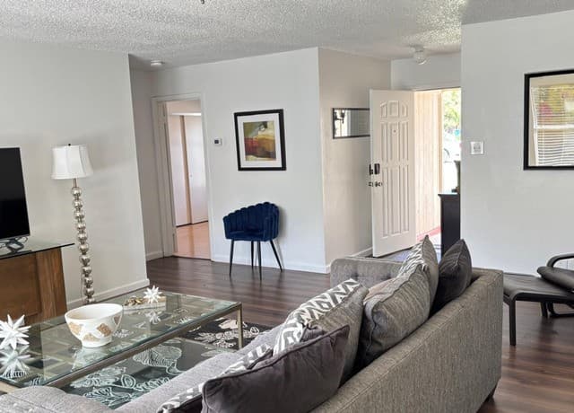 3-bedroom rental at 7306 Huntwood in San Antonio, TX — photo 5
