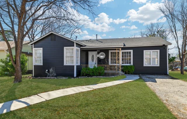 3-bedroom rental at 362 Meredith in San Antonio, TX — photo 2