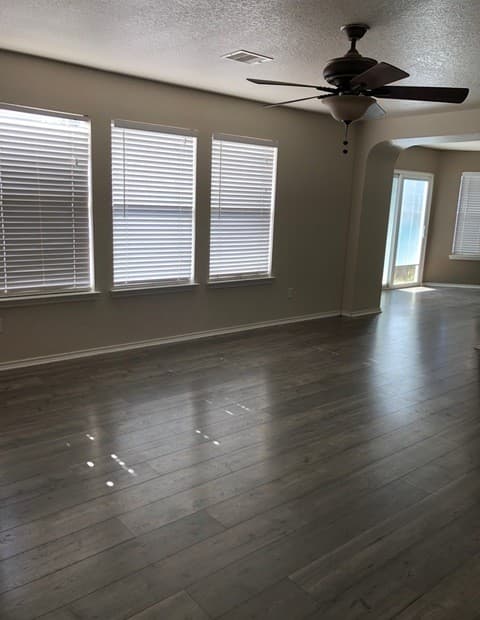 3-bedroom rental at 8755 Sunview Park in San Antonio, TX — photo 5