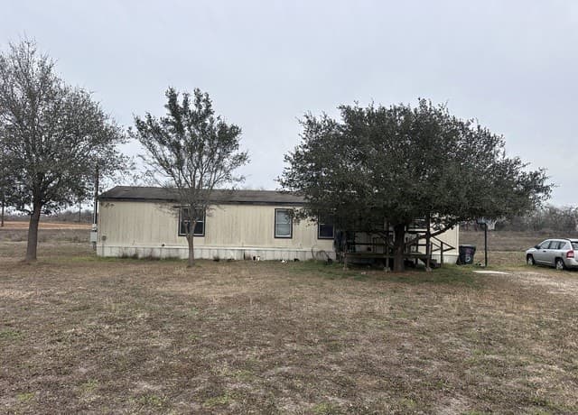 rental at 221 Fm 1107 in Stockdale, TX — photo 4