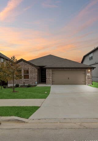 4-bedroom rental at 320 Shelton Pass in Cibolo, TX — photo 1