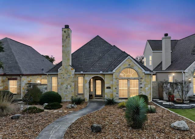 3-bedroom rental at 329 E Bandera in Boerne, TX — photo 1