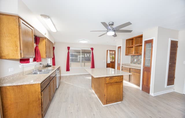 Home for sale at 390 W County Road 5719 in Devine, TX — photo 3