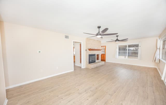 Home for sale at 390 W County Road 5719 in Devine, TX — photo 5