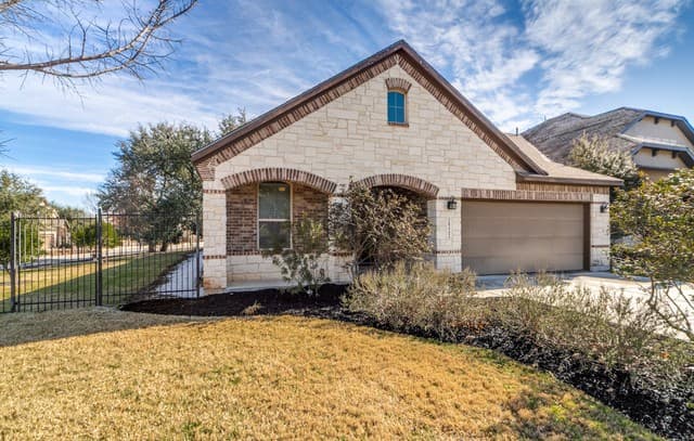 3-bedroom rental at 28442 Joanie Kay in San Antonio, TX — photo 1
