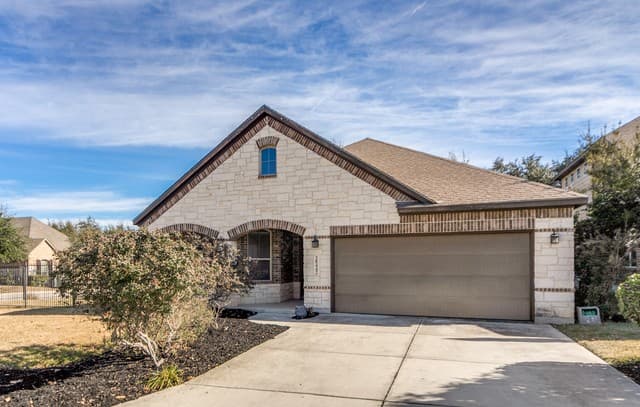 3-bedroom rental at 28442 Joanie Kay in San Antonio, TX — photo 2