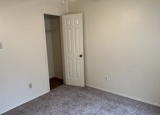 2-bedroom rental at 14526 Waddesdon Bluff in San Antonio, TX — photo 5