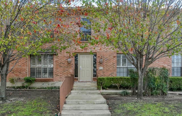 2-bedroom rental at 7815 Broadway Unit 401 in San Antonio, TX — photo 1