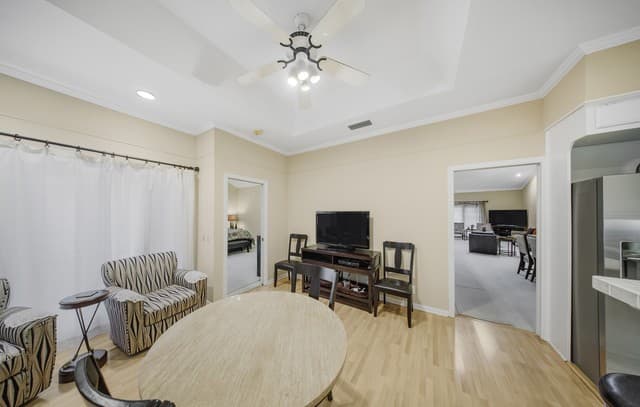 2-bedroom rental at 8000 Donore Unit 10 in San Antonio, TX — photo 5