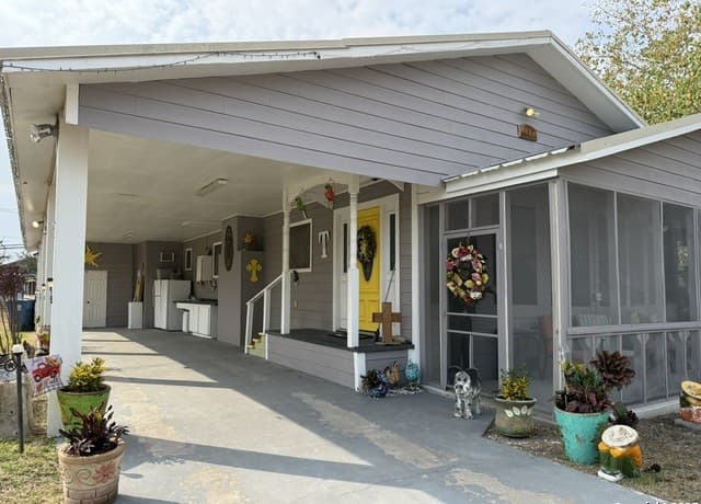 3-bedroom rental at 803 Continental in Three Rivers, TX — photo 1