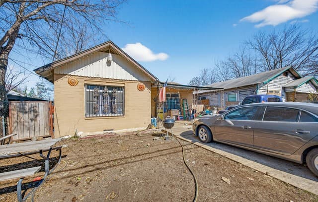 2-bedroom rental at 3515 El Paso in San Antonio, TX — photo 2