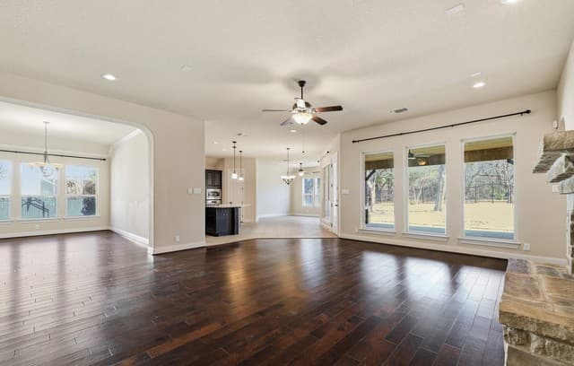 4-bedroom rental at 19414 Arrowood Place in Garden Ridge, TX — photo 5