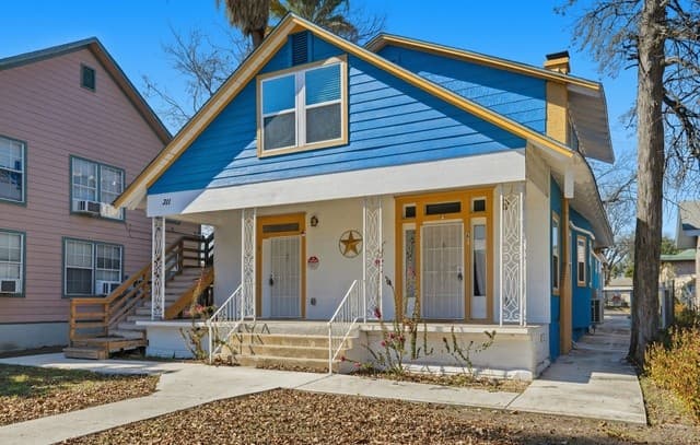 rental at 311 Castillo in San Antonio, TX — photo 3