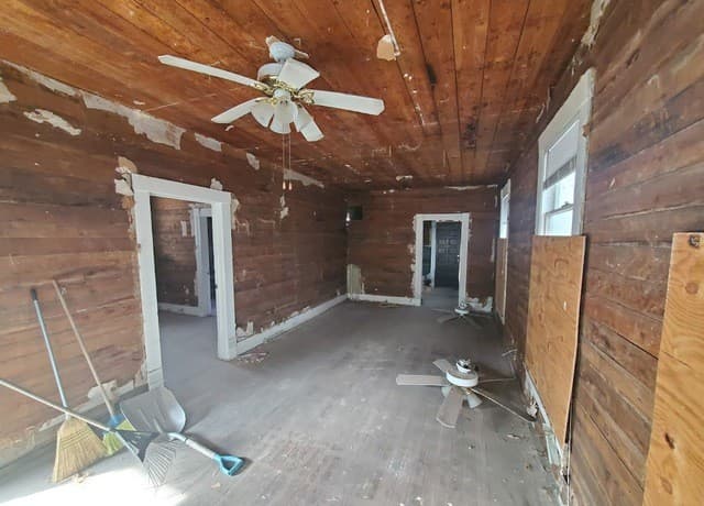 2-bedroom rental at 311 S Monumental Street in San Antonio, TX — photo 2
