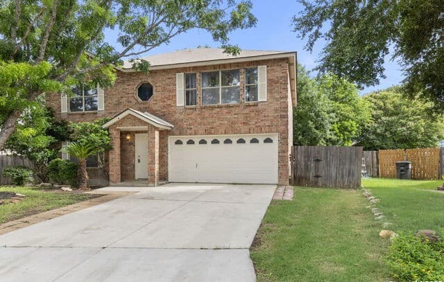 4-bedroom rental at 6311 Regency Ct in San Antonio, TX — photo 2