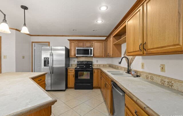 4-bedroom rental at 6311 Regency Ct in San Antonio, TX — photo 3