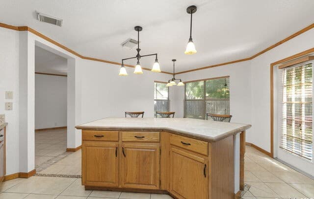 4-bedroom rental at 6311 Regency Ct in San Antonio, TX — photo 4