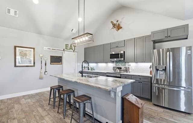 4-bedroom rental at 2295 Tanglewood Trail in Spring Branch, TX — photo 3