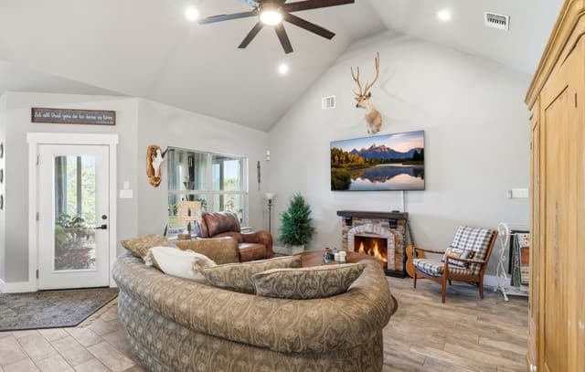 4-bedroom rental at 2295 Tanglewood Trail in Spring Branch, TX — photo 4