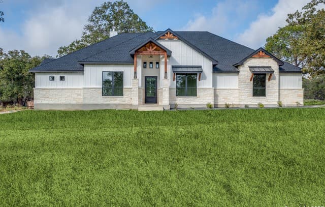 4-bedroom rental at 196 Bobby Lynn in Adkins, TX — photo 1