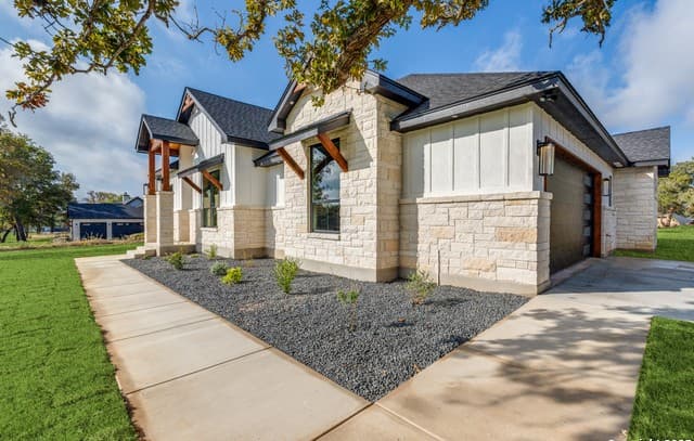 4-bedroom rental at 196 Bobby Lynn in Adkins, TX — photo 4