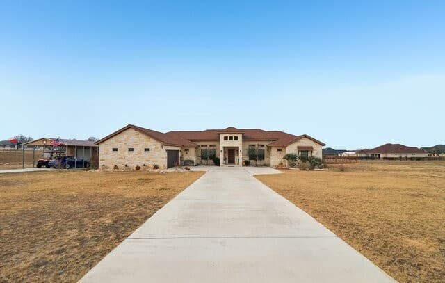 4-bedroom rental at 311 Abrego Lake in Floresville, TX — photo 1