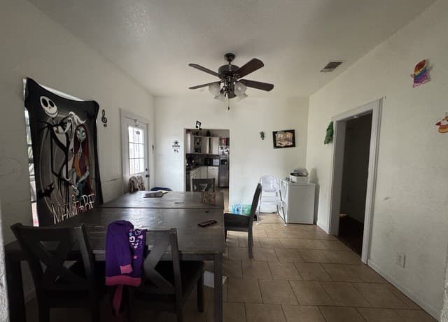 4-bedroom rental at 1539 W Craig in San Antonio, TX — photo 3
